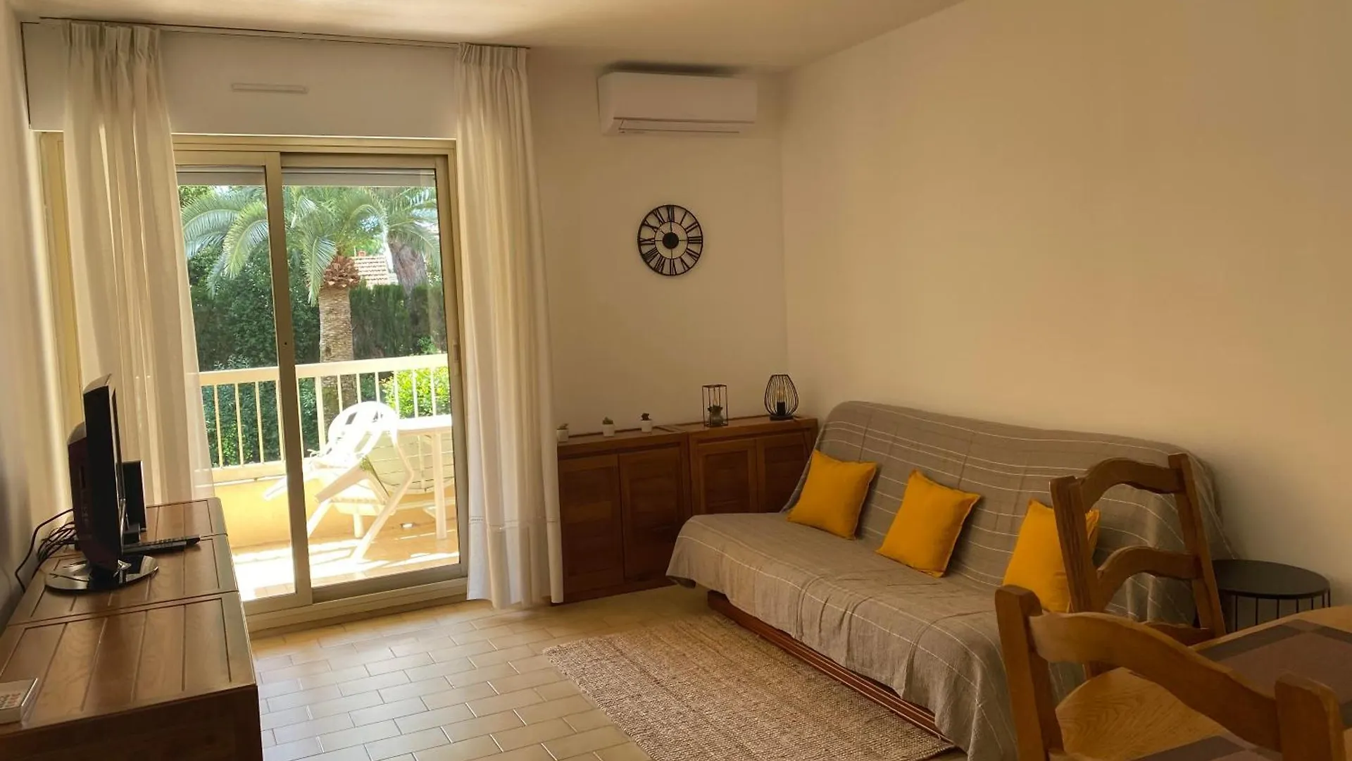 Golfe Juan, Quiet Apartment With Pool, Near The Beach Vallauris